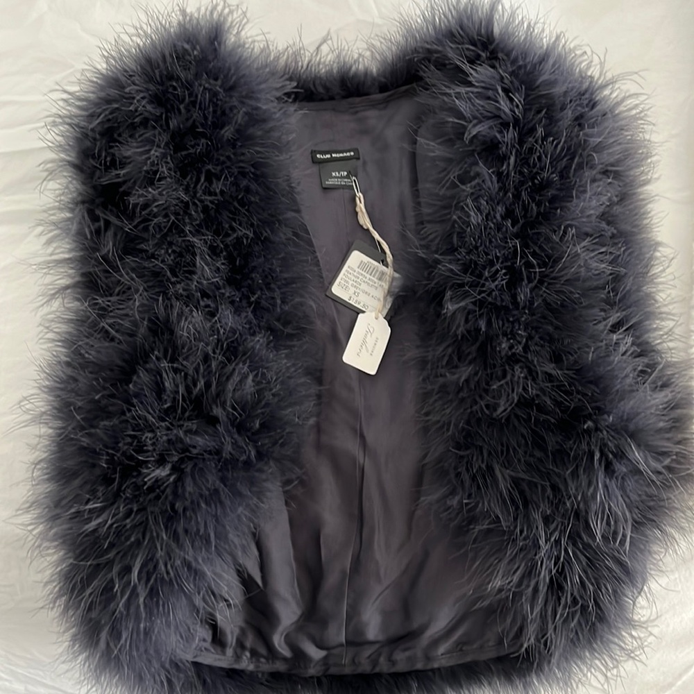 Feathered Caplet Foulards Brand new with Tags